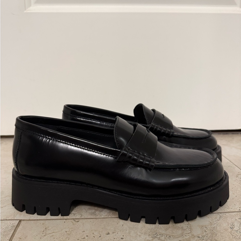 NWT Steve Madden Layken Black Leather Loafer